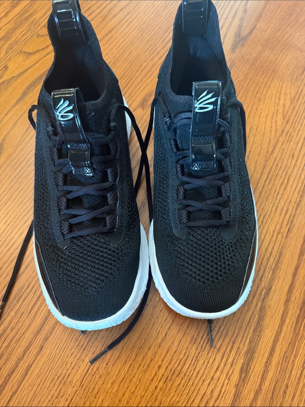 Under Armour Curry Men’s Mid top Basketball sneakers